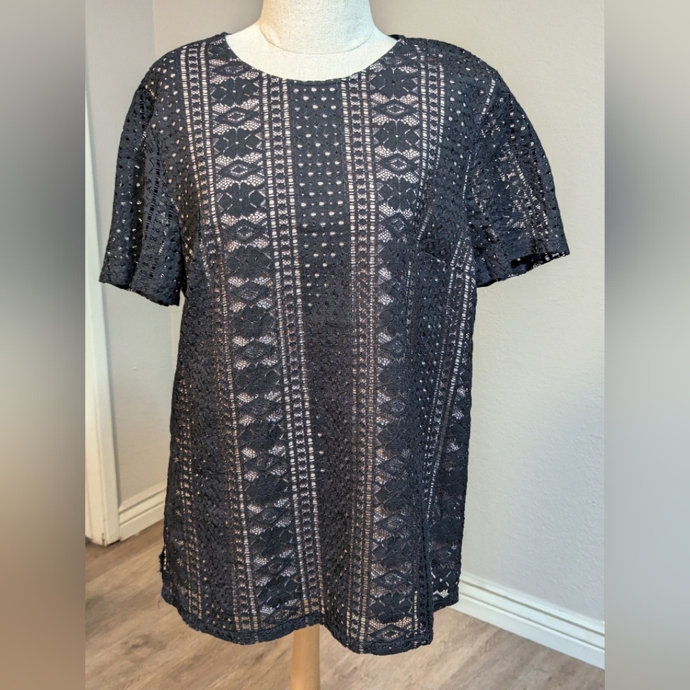 Banana Republic Blue Lace Flutter Sleeve Top with beige under lay front size XL